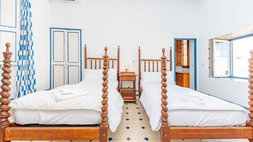 5 slaapkamers, een strijkplank/strijkijzer, gratis wifi, beddengoed