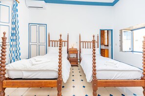 5 bedrooms, iron/ironing board, free WiFi, bed sheets