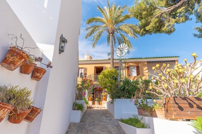 CAN REI DES PLA - Chalet with private garden in Gènova. Free WiFi