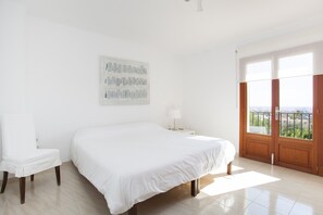 4 chambres, fer et planche à repasser, accès au Wi-Fi (inclus)