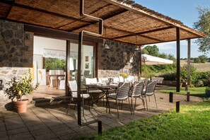 Outdoor dining - Beautiful private villa for 10 guests with A/C, WIFI, private pool, TV and patio (Porano)