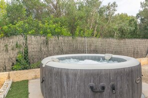 Outdoor spa tub - SESTANYOL - Beach house with jacuzzi and near the beach. Perfect for couples. Free WiFi (S'Estanyol)