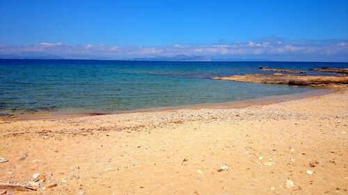 SESTANYOL - Beach house with jacuzzi and near the beach. Perfect for couples. Free WiFi