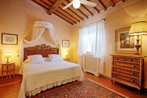 2 bedrooms, travel crib, free WiFi
