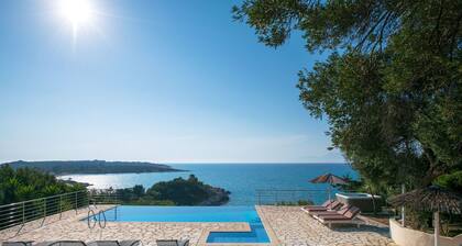 Beachfront Villa Seasun - Villa de Luxe en bord de mer Ă Corfou, GrĂšce