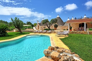 Pool - Trullo Santo Stefano - Vacation rental with swimming pool in San Michele Salentino, Puglia (San Michele Salentino)