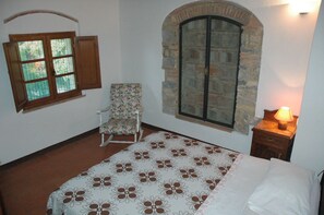 2 bedrooms, travel cot, free WiFi