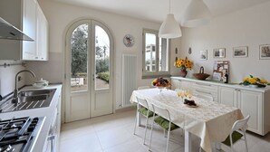 Coffee/tea maker, fridge, microwave, oven - Villa Gaville - Villa with private pool (Gaville)