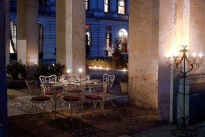Outdoor dining - Ca' Marcello - Exclusive Holiday Villa with swimming pool near Venice, Veneto (Levada)