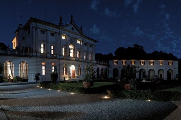 Exterior - Ca' Marcello - Exclusive Holiday Villa with swimming pool near Venice, Veneto (Levada)