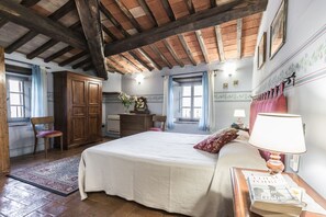 5 bedrooms, travel cot, free WiFi