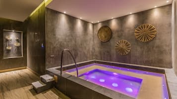Espace de soins pour les couples, bain Ă remous, hammam, soins corporels
