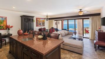 Suite Premium, 2 chambres, vue océan | Coin séjour