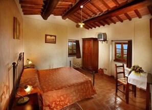 11 bedrooms, iron/ironing board, travel cot, free WiFi