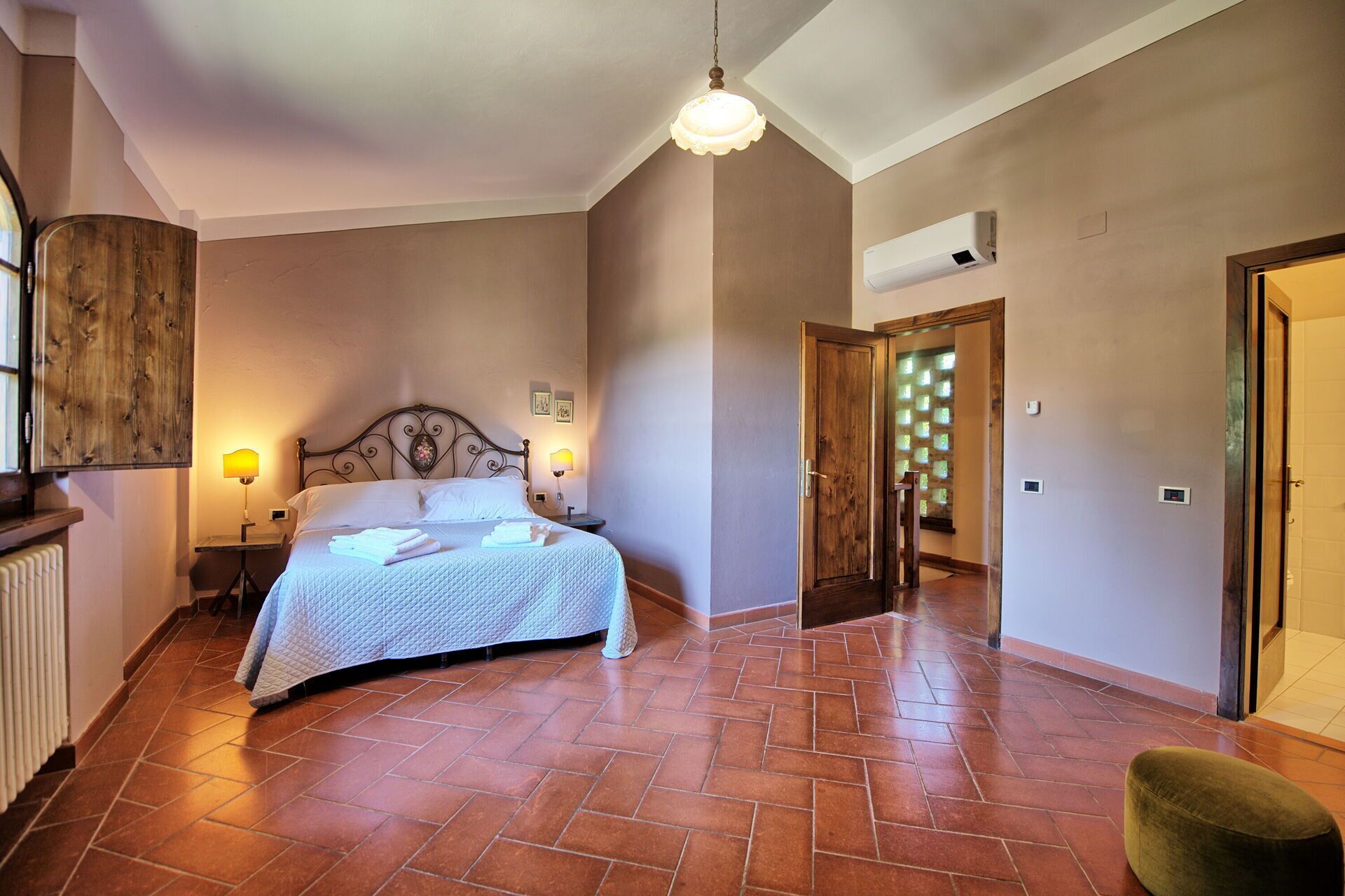 4 bedrooms, travel cot, free WiFi