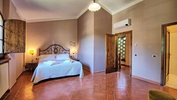 4 bedrooms, travel cot, free WiFi