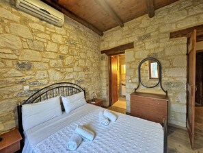 3 bedrooms, iron/ironing board, travel crib, free WiFi