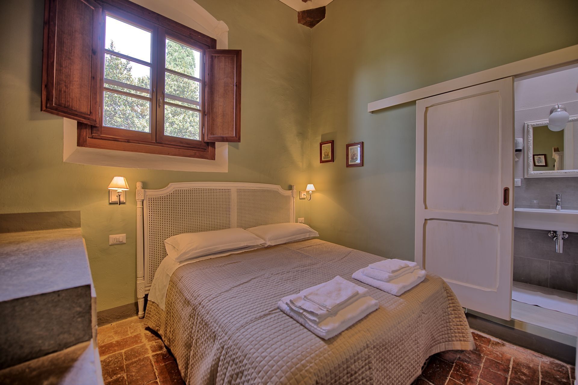 1 bedroom, travel crib, free WiFi