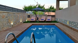 Outdoor pool - Sunrise Residence (Agios Vasileios)