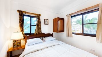 1 habitación, tabla de planchar con plancha, wifi y ropa de cama