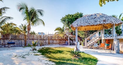 Cozy Suite w/ WiFi, AC, Shared Sundeck, & Pool - Rooftop with Great Views