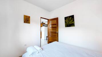 1 slaapkamer, een strijkplank/strijkijzer, wifi, beddengoed