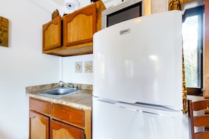 Fridge, microwave, coffee/tea maker, toaster