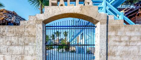 تفاصيل الفندق من الخارج