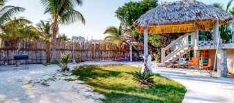 Budget-Friendly Suite with WiFi, AC, Shared Pool & Grill - Bike to Beach