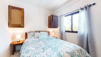 1 slaapkamer, een strijkplank/strijkijzer, gratis internet, beddengoed