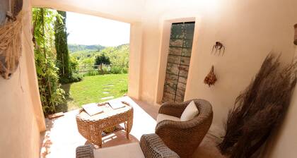 Yksityinen Huvila Yksityisellä Uima-altaalla, Wifi, Ilmastointi, TV, Veranta, Pesukone, Panoraaman��kymä, Pysäköinti