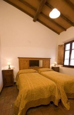 2 camere, culla da viaggio, lenzuola