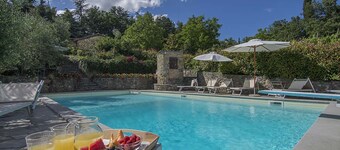 Private Villa with sauna, private pool, A/C, WIFI, hot tub, TV, patio, pets allowed, panoramic view