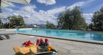 Alleinstehendes Ferienhaus mit Whirlpool, W-LAN, privatem Pool, Klimaanlage, Sauna, TV, Innenhof