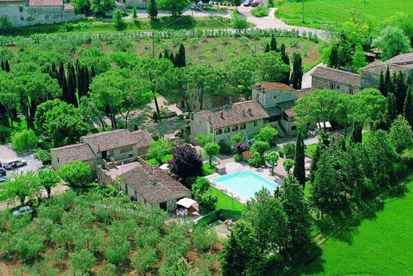 Exterior - Lovely apartment in villa for 4 guests with pool, TV, patio and pets allowed (Colle Di Val D'elsa)