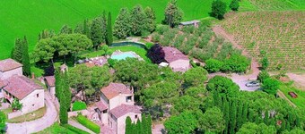Lovely apartment in villa for 6 guests with pool, TV, patio, pets allowed and parking