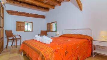 1 slaapkamer, een strijkplank/strijkijzer, gratis wifi, beddengoed