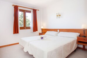3 bedrooms, iron/ironing board, free WiFi, bed sheets - PINAR - Chalet with private garden in Alcúdia. Free WiFi (Alcúdia)