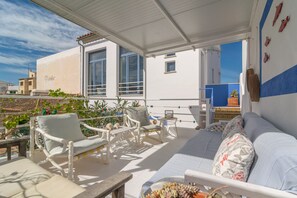 Property grounds - CASA ACOGEDORA - Chalet with terrace in Portocolom. Free WiFi (Portocolom)