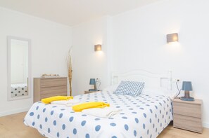 2 chambres, fer et planche à repasser, Wi-Fi gratuit, draps fournis