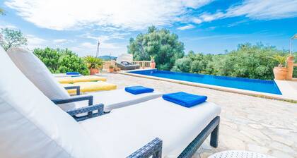 CAN CANALS - Villa with private pool in Artà. Free WiFi.
