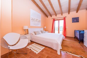 5 slaapkamers, een strijkplank/strijkijzer, gratis wifi, beddengoed