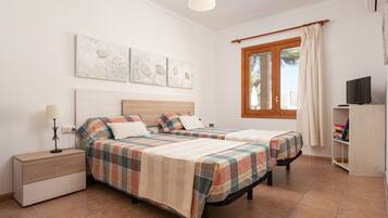 3 chambres, fer et planche à repasser, Wi-Fi gratuit, draps fournis