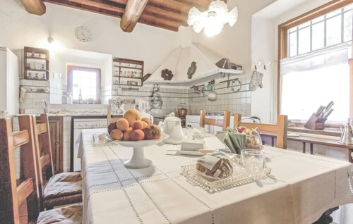 Country House / Farm House in Rignano Sull'arno with 3 bedrooms sleeps 6