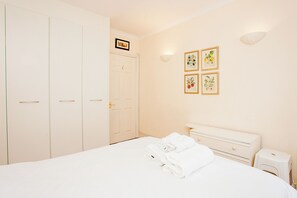 2 Schlafzimmer, hochwertige Bettwaren, laptopgeeigneter Arbeitsplatz