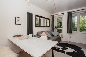 Apartment, 1 Bedroom | Living room | TV - Modern Central 1 Bed in Clerkenwell - sleeps 4 (London)