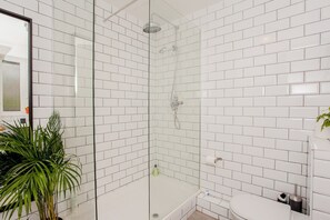 Apartment, 1 Bedroom | Bathroom - Modern Central 1 Bed in Clerkenwell - sleeps 4 (London)