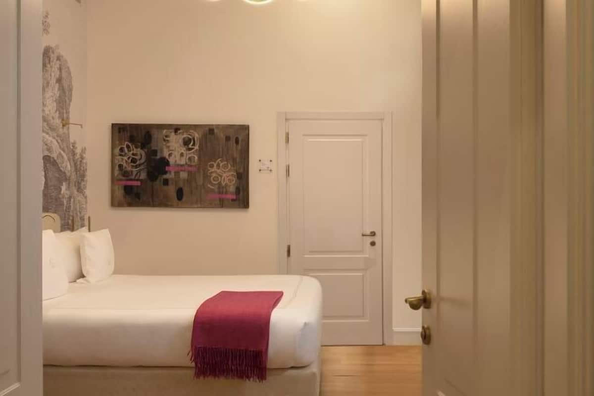 1 kamar tidur, seprai premium, minibar, dan brankas