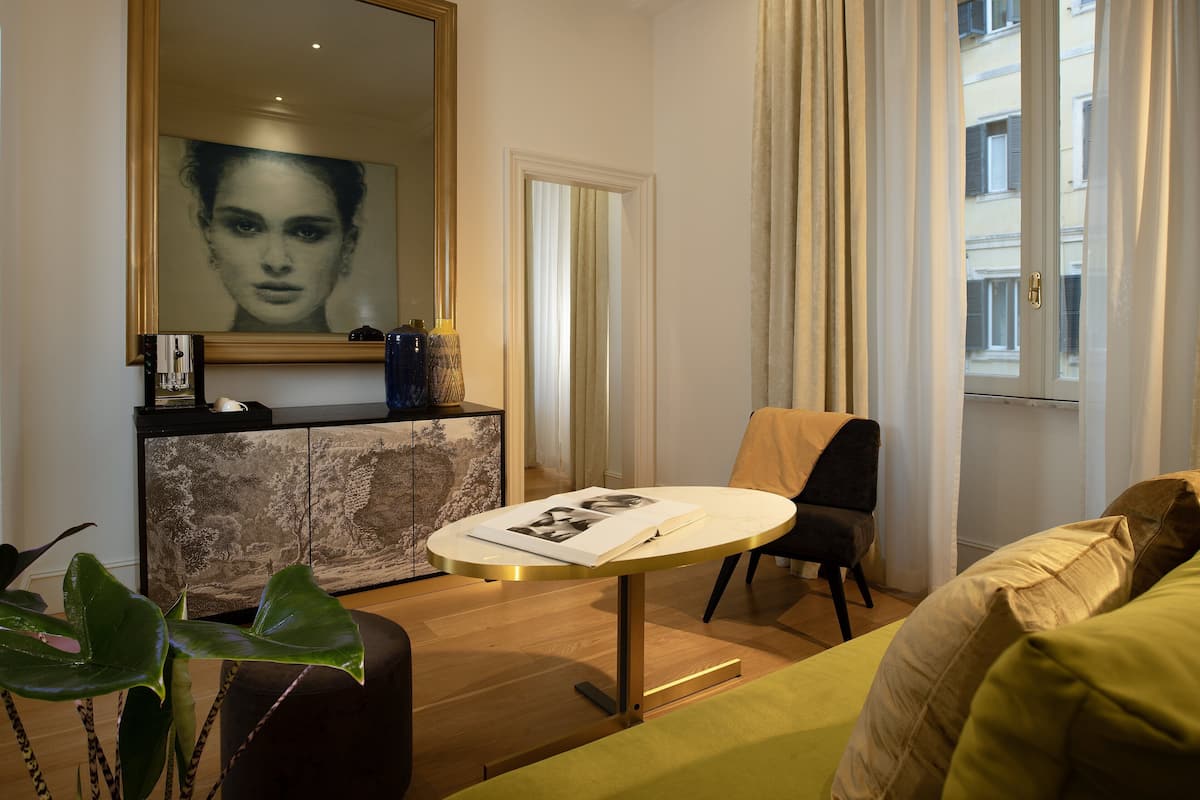 Suite | 1 kamar tidur, seprai premium, minibar, dan brankas