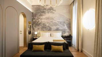 Peralatan tempat tidur premium, bar mini, peti besi dalam bilik